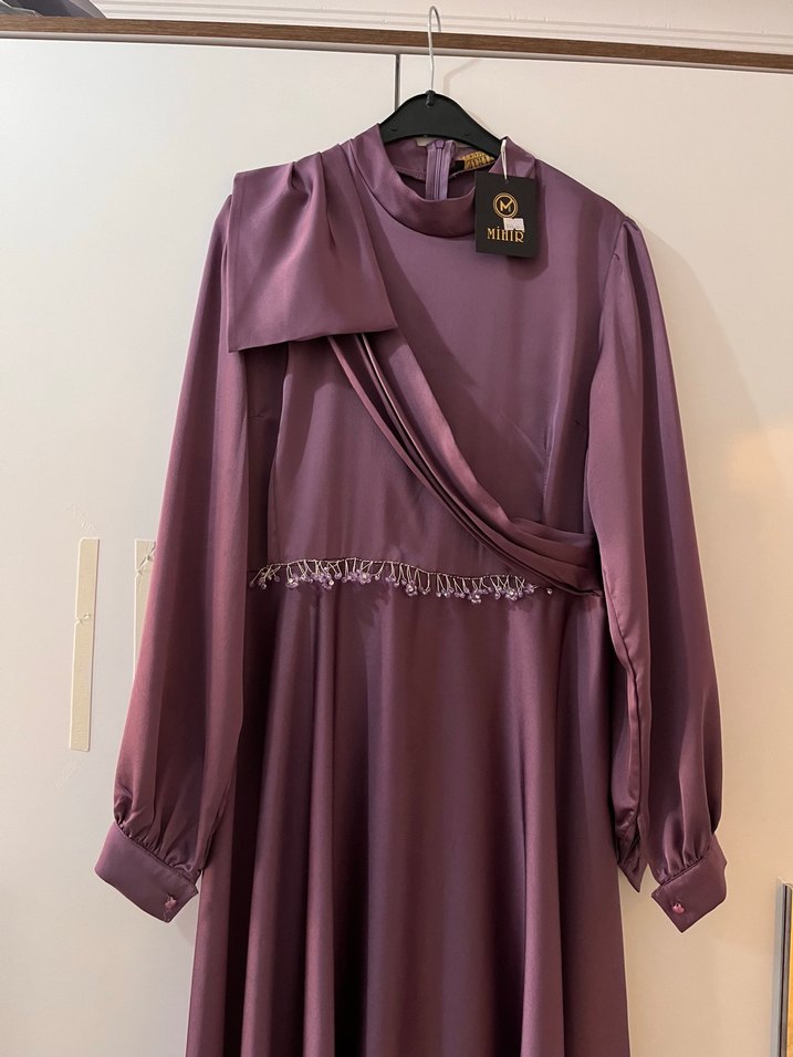 Uzun Kollu Mor İşlemeli Tesettür Abiye Elbise - Görsel 2