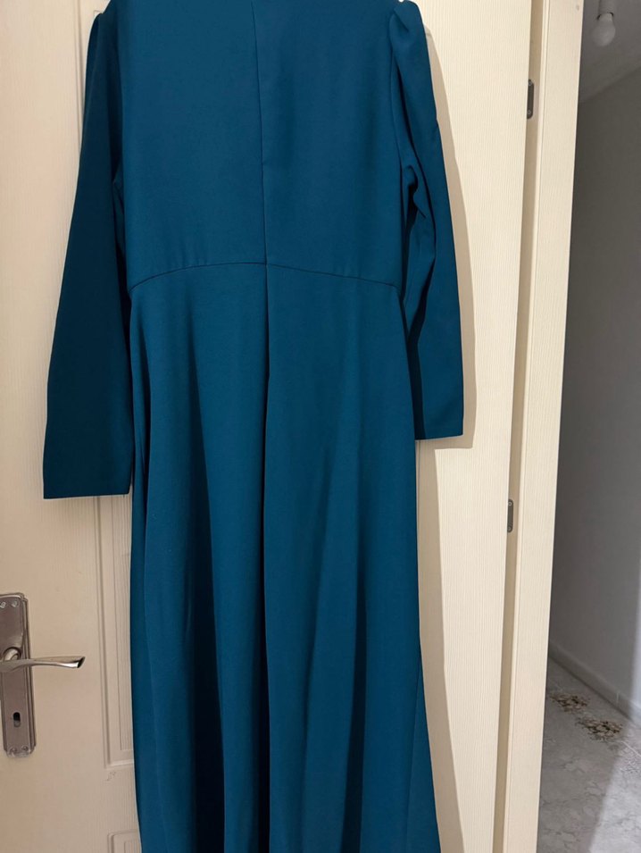 Lacivert İşlemeli Uzun Kollu Tesettür Abiye Elbise ve şal - Görsel 5