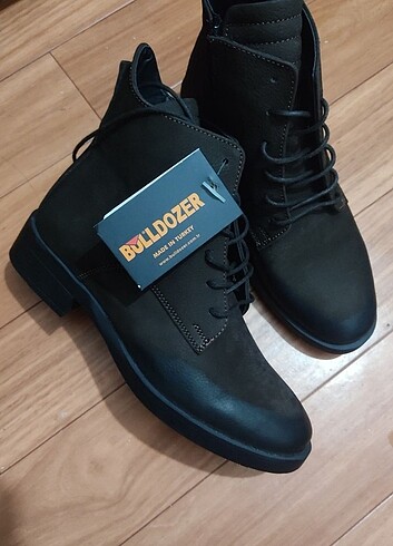 Orjinal Sıfır etiketli buldozer kadın bot