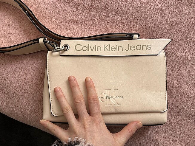 Calvin Klein Calvin kol çantası