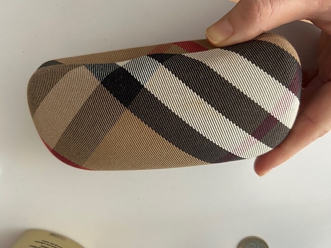  Beden Burberry gözlük kabı