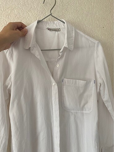 Beyaz pamuklu gömlek