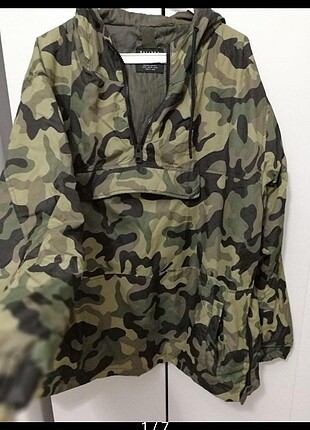 Bershka erkek kamuflaj yagmurluk