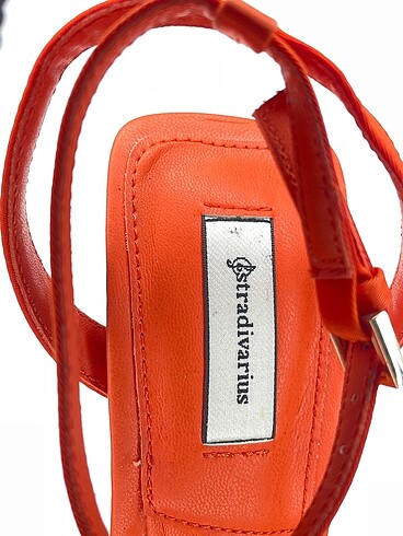 37 Beden turuncu Renk Stradivarius Dolgu Topuk %70 İndirimli.