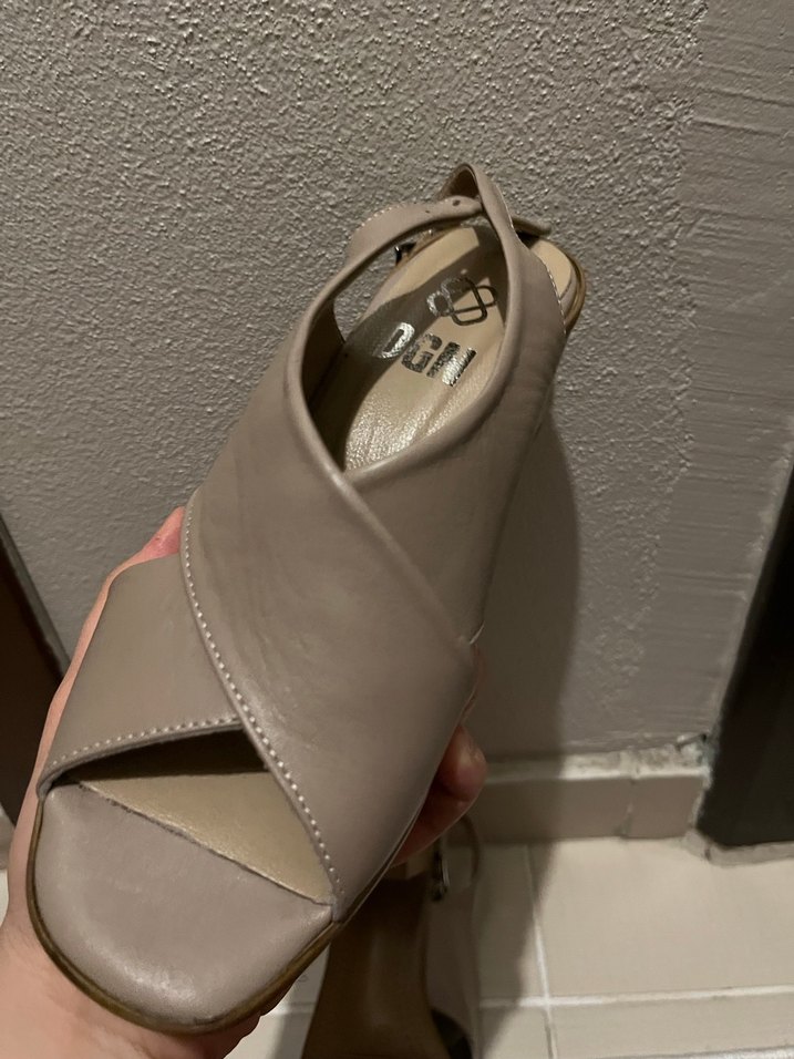 Bej Deri Kadın Dolgu Topuklu Sandalet - Görsel 2