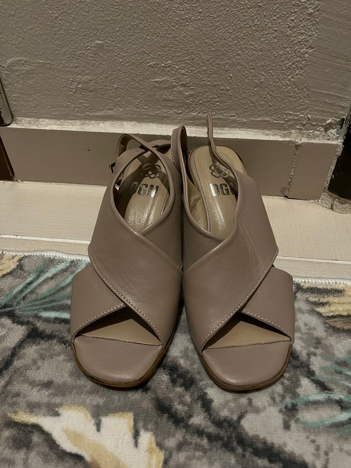 Bej Deri Kadın Dolgu Topuklu Sandalet - Görsel 4