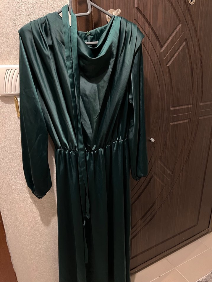 Tesettür elbise Uzun Drapeli Yeşil Kadın Elbise - Görsel 5