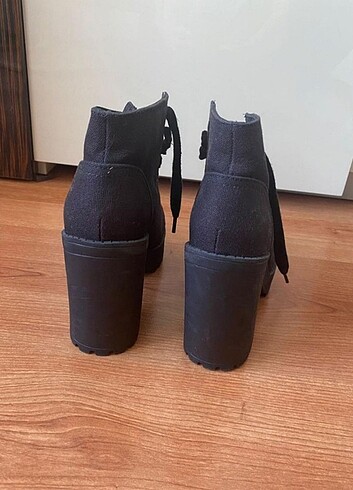 37 Beden siyah Renk Kalın topuklu bot