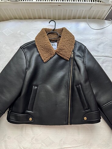 Zara Mont