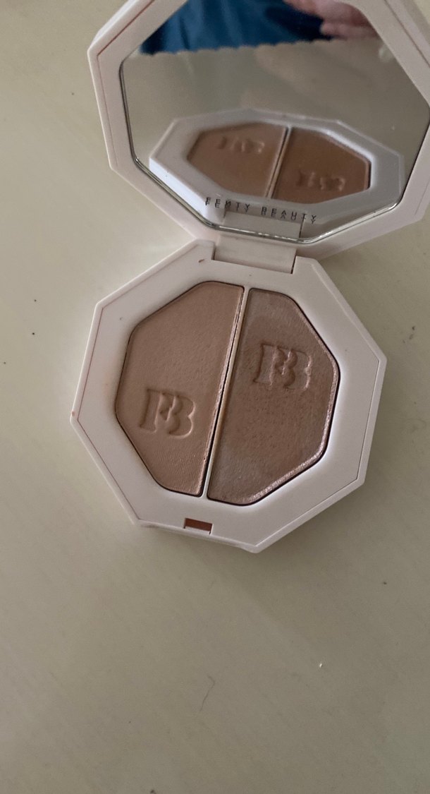 Fenty Beauty Açık Ten Pudrası - Görsel 3