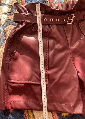 Zara bordo deri şort - Görsel 2