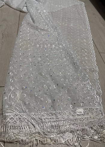 Boncuk işlemeli beyaz şal