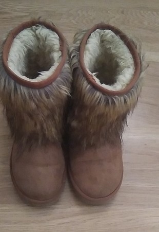 UGG bot. 