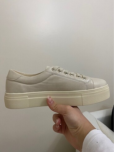 Bej sneaker