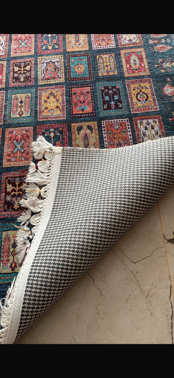 Çok Renkli Geleneksel Desenli Halı - Görsel 2