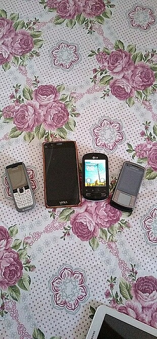 4 tane telefon