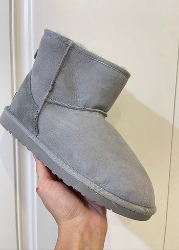 Ugg Mini Model Bot