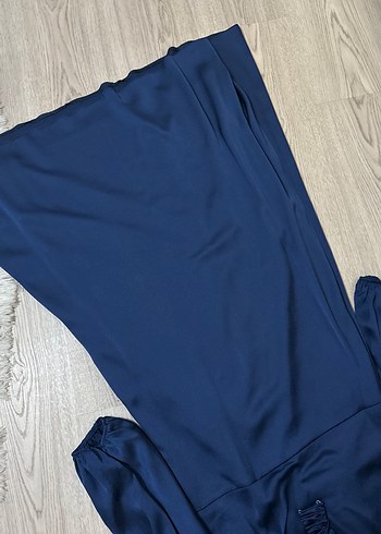 Uzun Lacivert Saten Elbise - Görsel 3