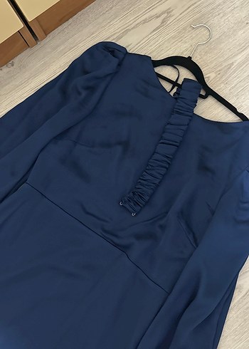 Uzun Lacivert Saten Elbise - Görsel 2