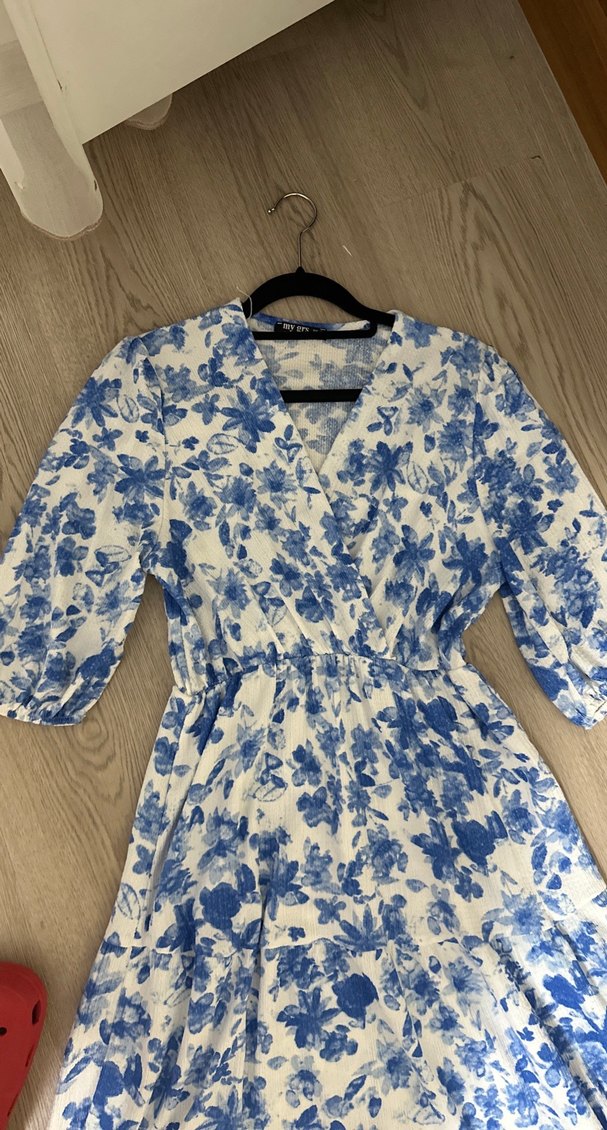 Mavi Çiçekli V Yaka Uzun Elbise - Görsel 2