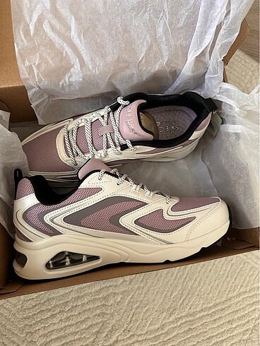 Skechers