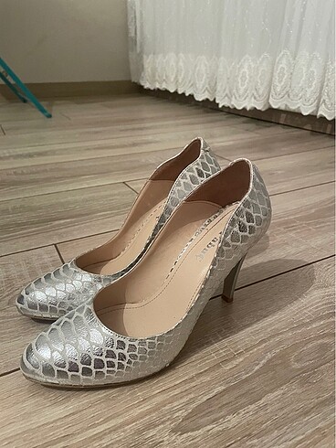 Diğer Lame stiletto
