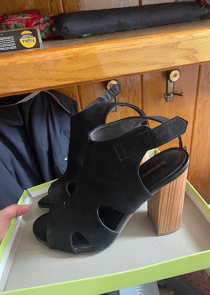 Topuklu ayakkabı - Görsel 2