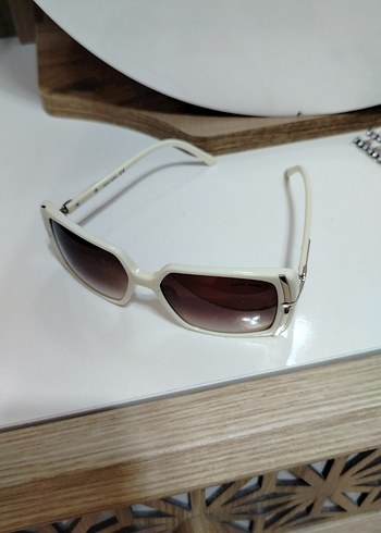 Beyaz Transparan Çerçeve Kadın Güneş Gözlüğü - Görsel 2