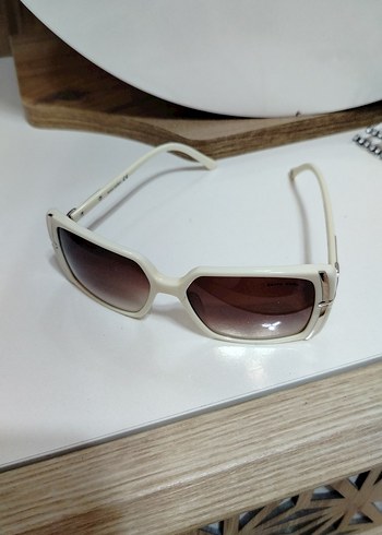 Beyaz Transparan Çerçeve Kadın Güneş Gözlüğü - Görsel 3