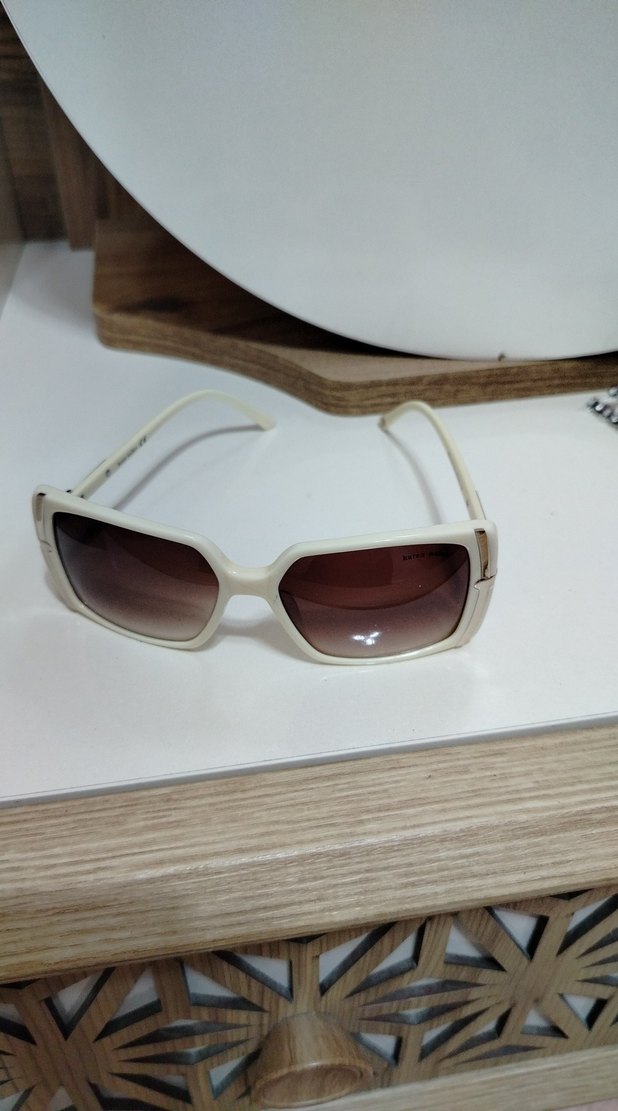 Beyaz Transparan Çerçeve Kadın Güneş Gözlüğü - Görsel 4