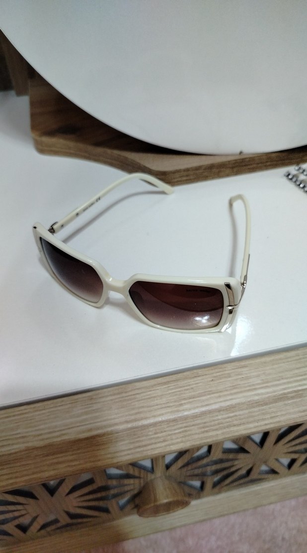 Beyaz Transparan Çerçeve Kadın Güneş Gözlüğü - Görsel 2