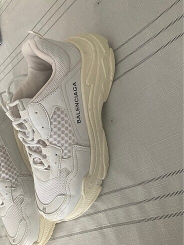 Balenciaga Az kullanıldı