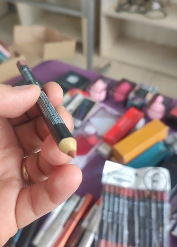 Flormar Suya Dayanıklı Çok Renkli Dudak Kalemleri - Görsel 3