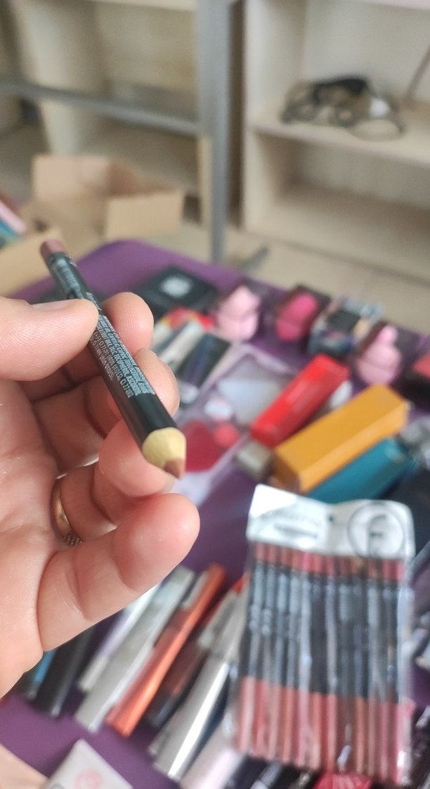 Flormar Suya Dayanıklı Çok Renkli Dudak Kalemleri - Görsel 3