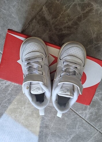 25 Beden beyaz Renk Nike çocuk ayakkabi
