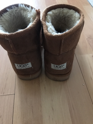 UGG BOTT