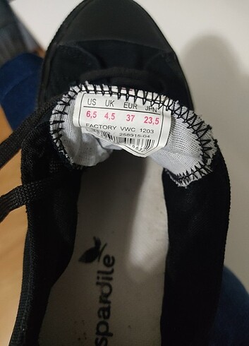 37 Beden siyah Renk Converse ayakkabı 