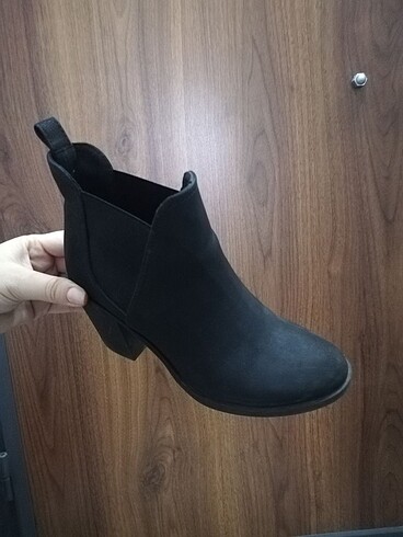 39 Beden siyah Renk h&m kalın topuk bot aşırı rahat bir ayakkabı 3-4 kez kullanıldı
