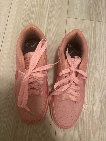Nike Pembe Nike