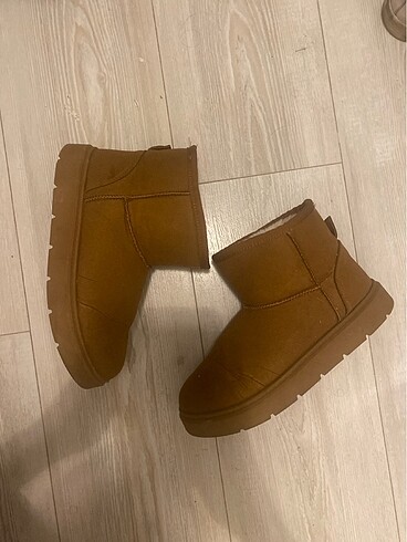 Mini Ugg