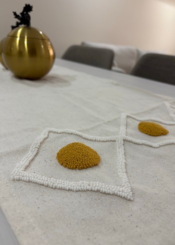 Diğer Gri Nakışlı Beyaz Modern Masa Örtüsü