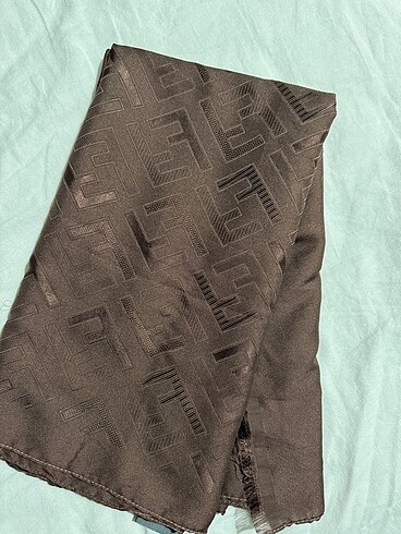 Az kullanılmış fendi şal - Görsel 2