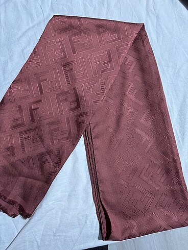 Fendi şal - Görsel 2