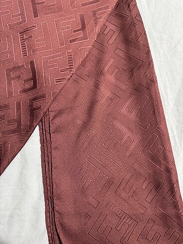 Fendi şal - Görsel 3