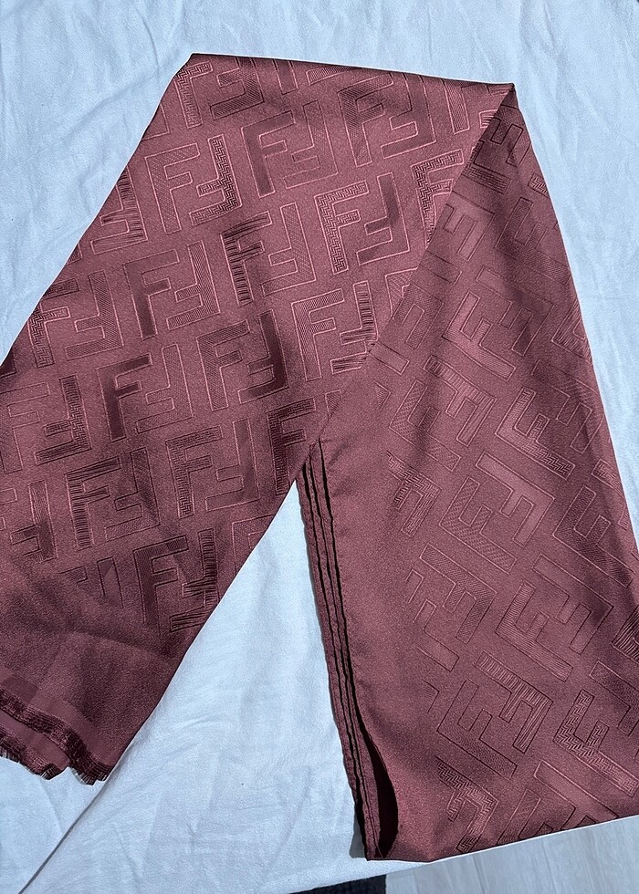 Fendi şal - Görsel 2