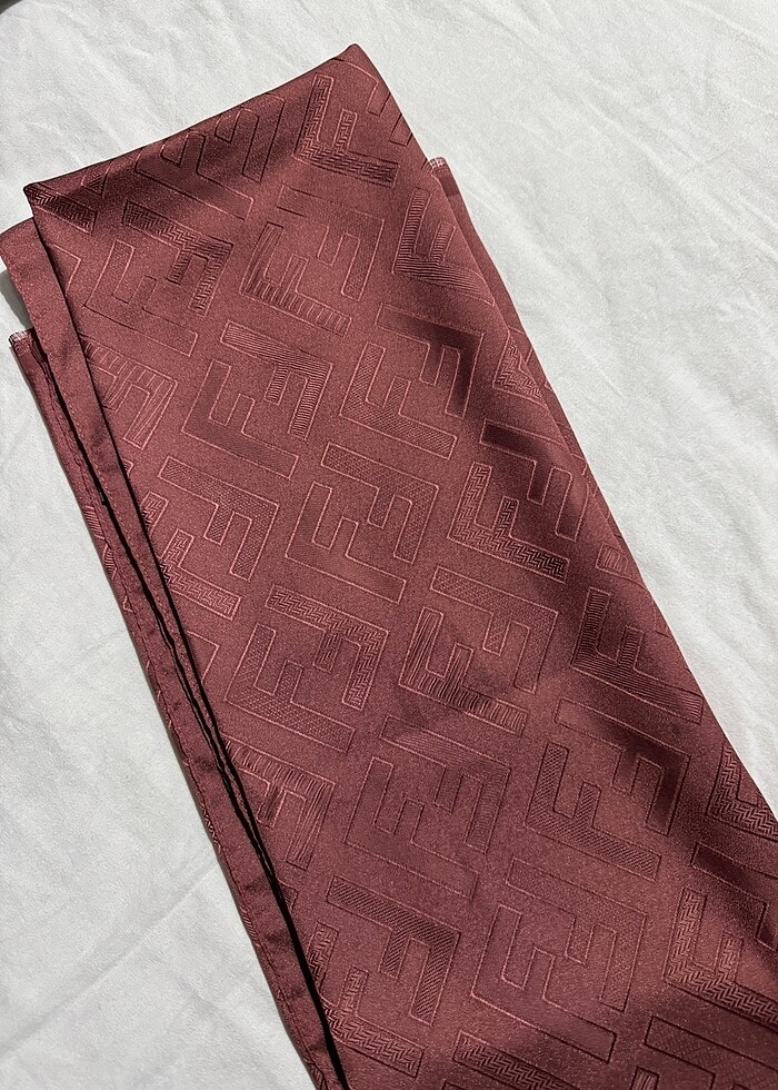 Fendi şal - Görsel 4