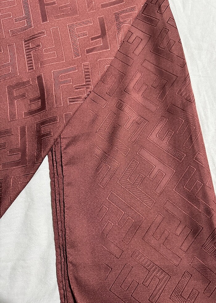 Fendi şal - Görsel 3