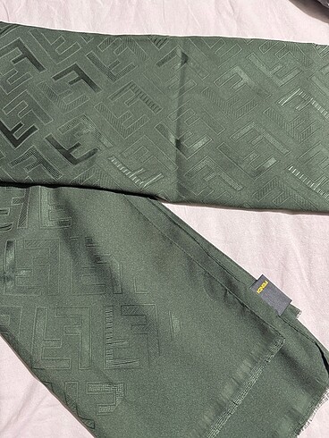 Fendi şal - Görsel 4