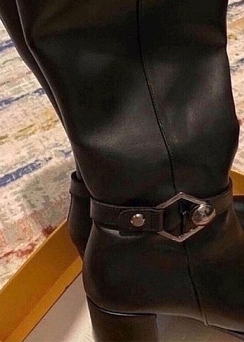 37 Beden Kadın Siyah Deri Tokalı Dizüstü Bot