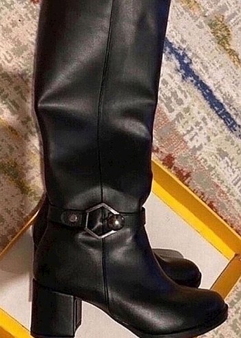 Kadın Siyah Deri Tokalı Dizüstü Bot